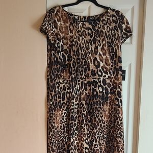 Scoop neck cheetah print sheath dress that zips down the back.